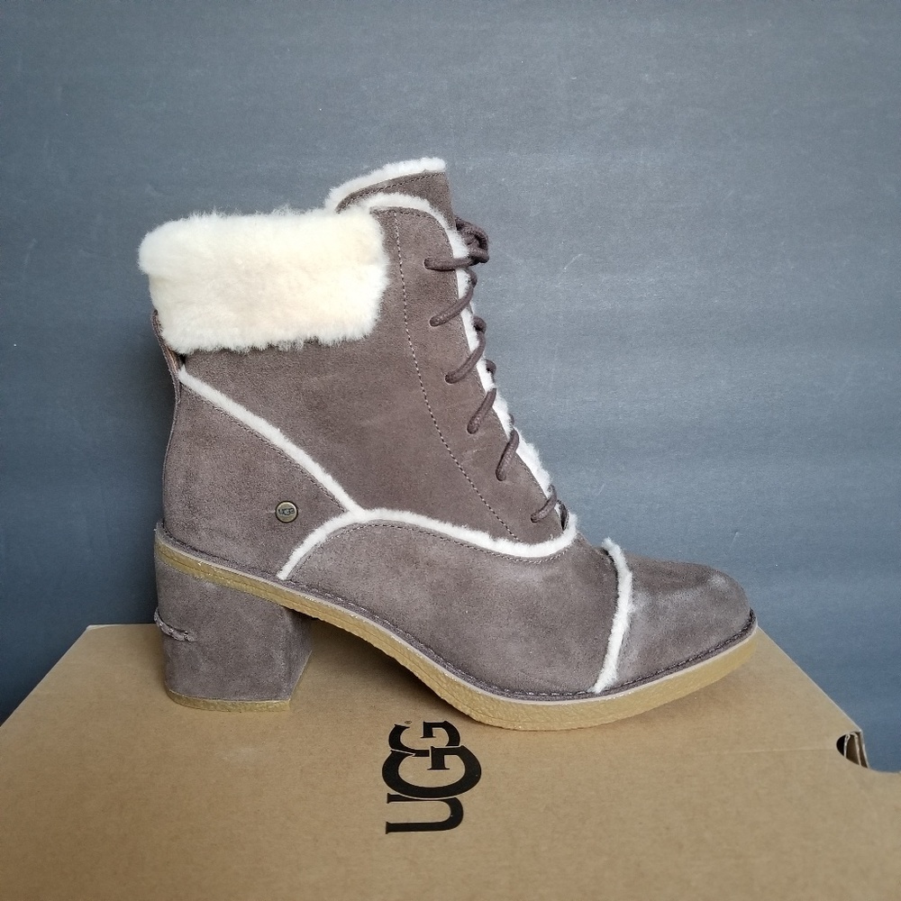 UGG Esterly Boot. - Picture 2 of 7